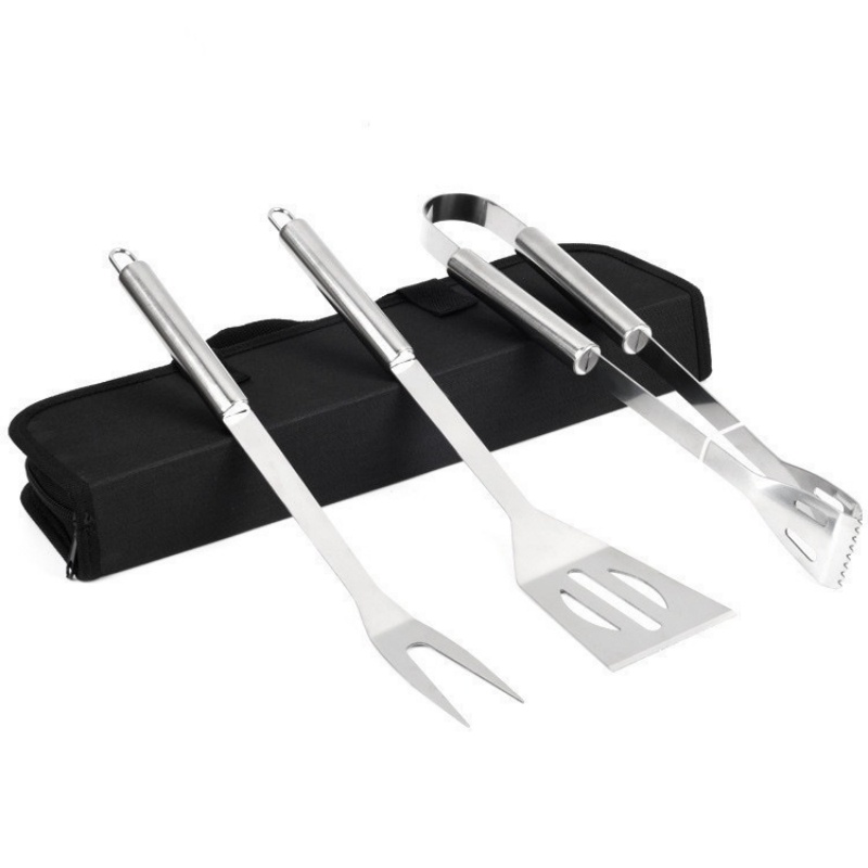 Set di strumenti per barbecue  - Quechua Camping Cooking Set recensione e prezzo